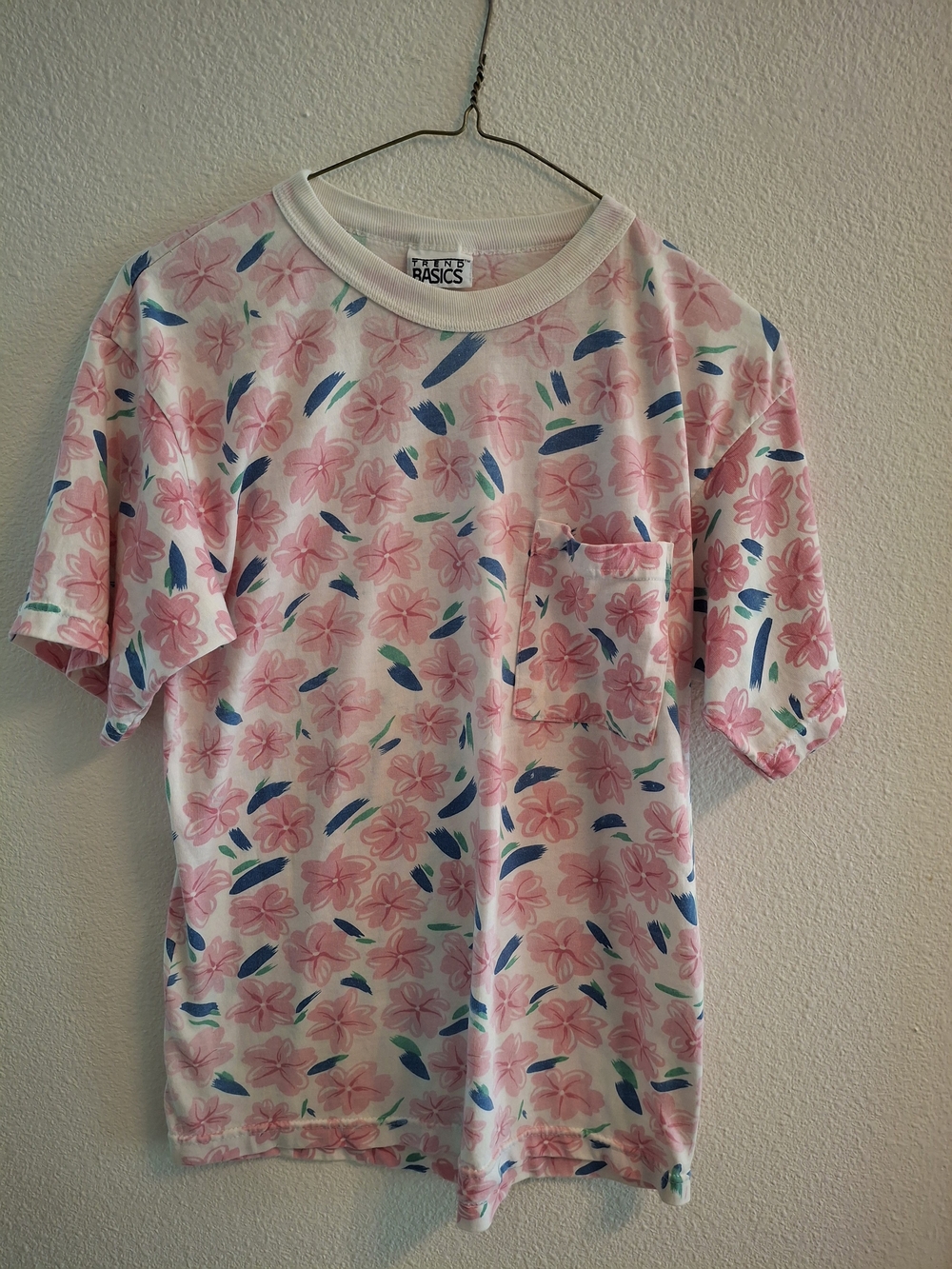 Vintage 90s Basics Floral Pocket Short Sleeve Tee in Pink